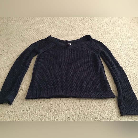 Free People Sweaters - FREE PEOPLE SZ M BLACK CROCHET STYLE SWEATER EUC WOMENS